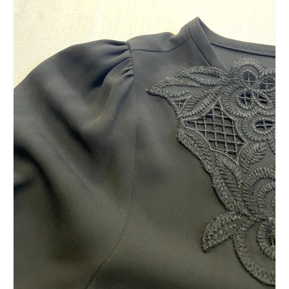 Ann Taylor Lace Neckline Black Blouse Womens sz S Career Casual Evening Timeless - Picture 5 of 14
